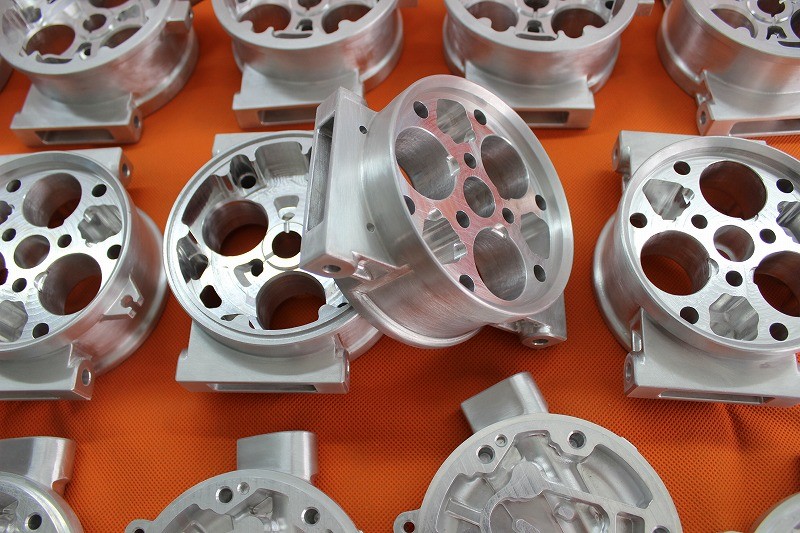 CNC加工中心為什么會(huì)撞刀？如何預(yù)防撞刀？